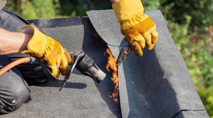 Professional flood damage restoration services in Mapleton, IL